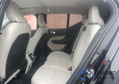 2025 Volvo Xc40 Plus z USA, uszkodzony, nr VIN YV4L12UE9S2531682